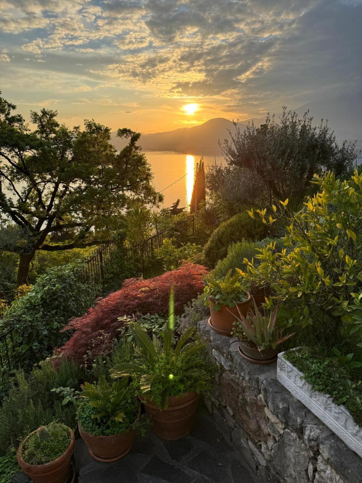 Casa Vacanze Mazurine10 Torri Del Benaco Exterior foto